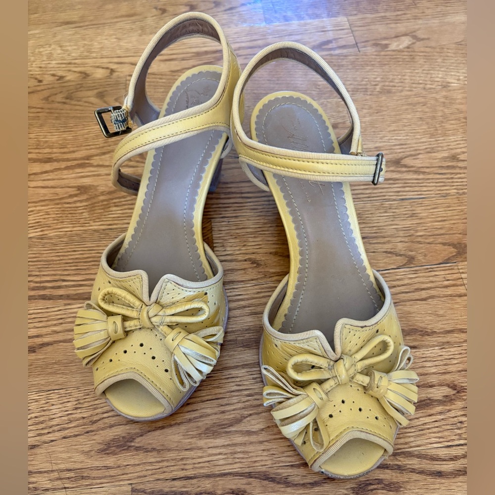 Miss Albright Yellow Sandals with Bow Detail